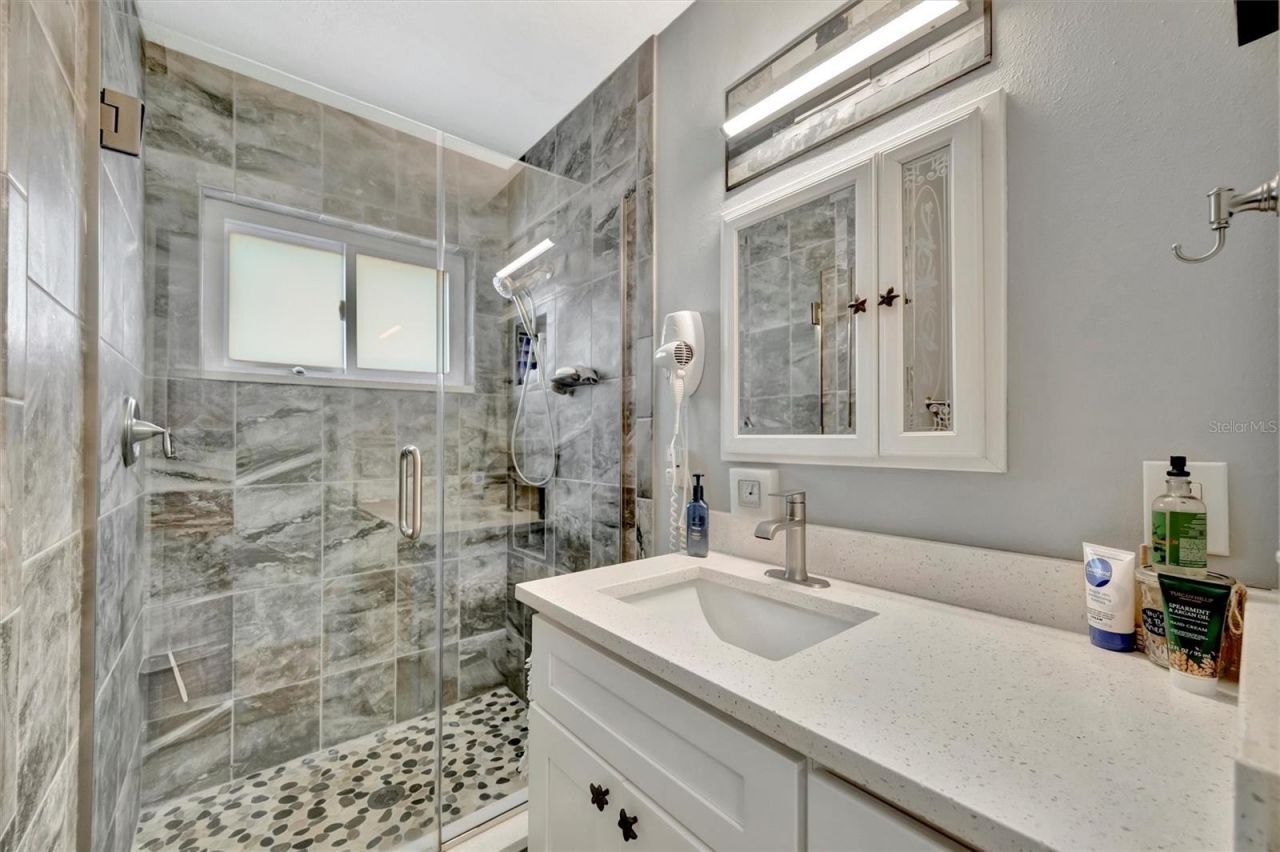 5918 8th Avenue Drive W, Bradenton, FL 34209 Photo