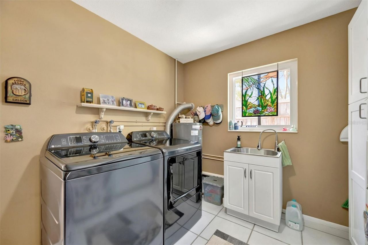 5918 8th Avenue Drive W, Bradenton, FL 34209 Photo