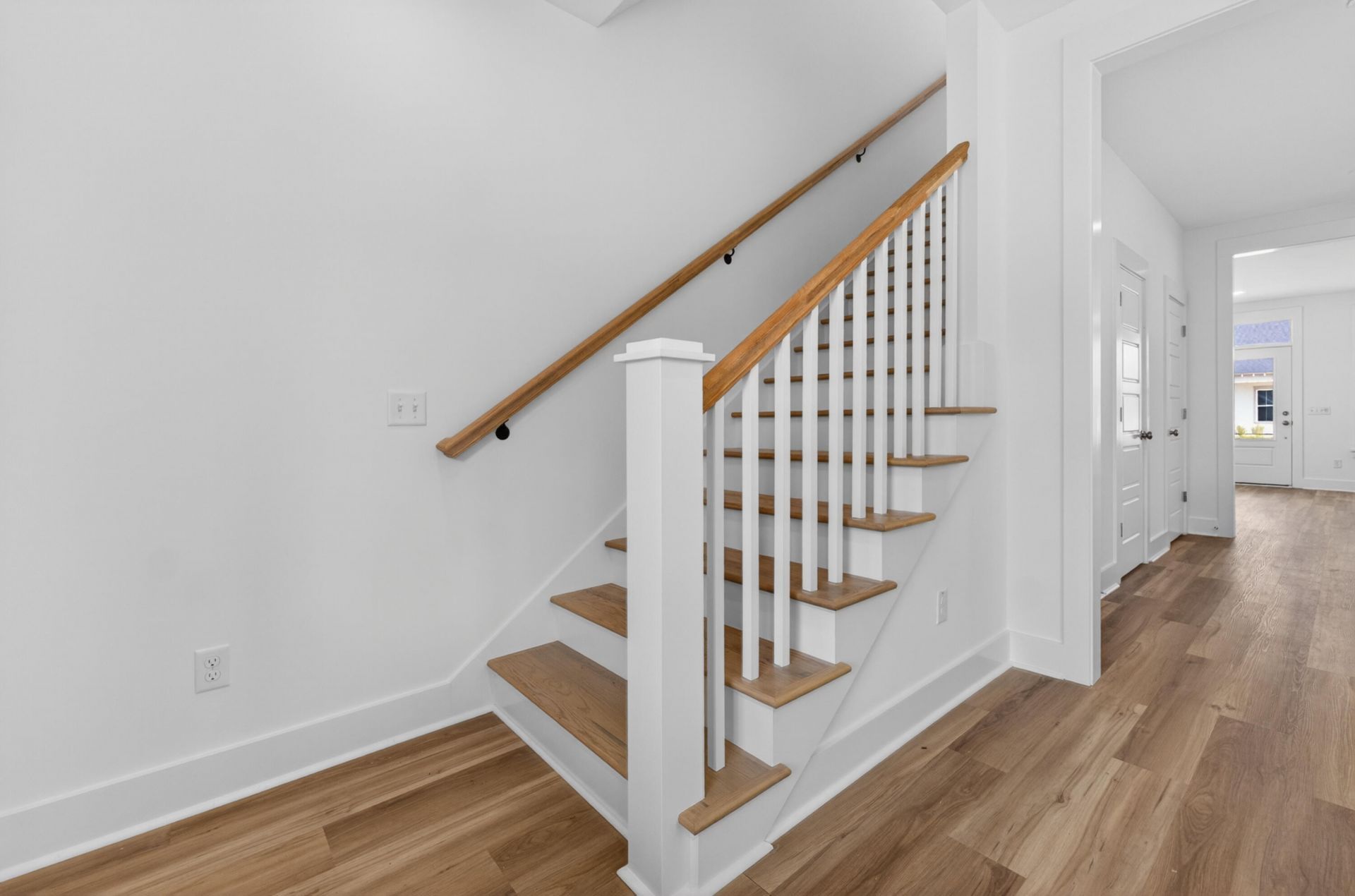 745 Blueway Avenue Photo 10