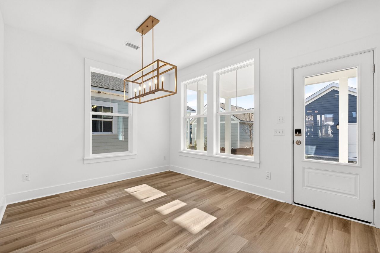 745 Blueway Avenue Photo 10