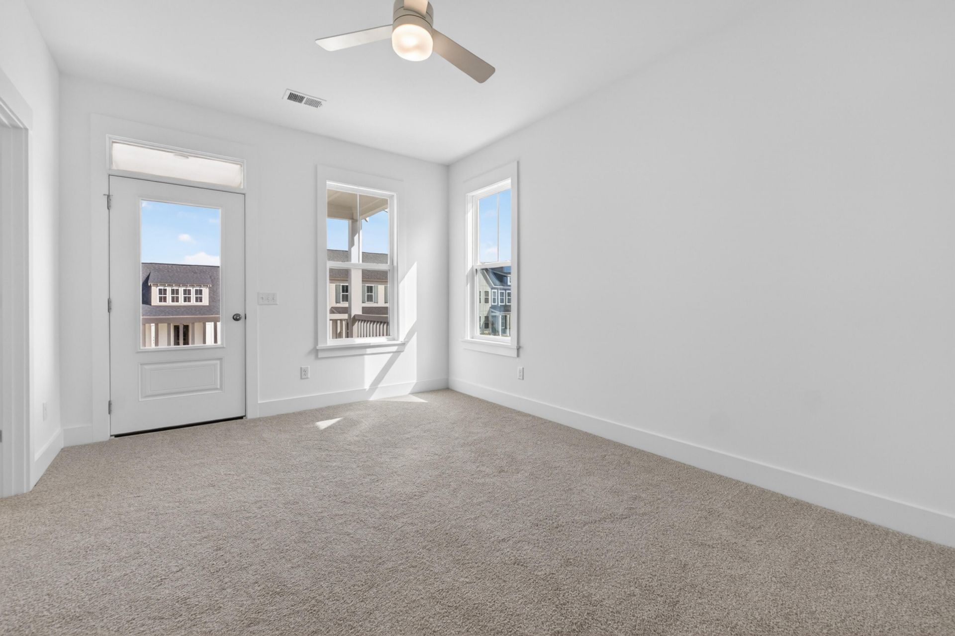 745 Blueway Avenue Photo 11