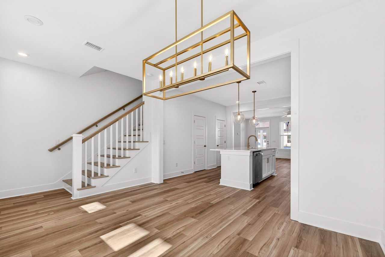 745 Blueway Avenue Photo 11