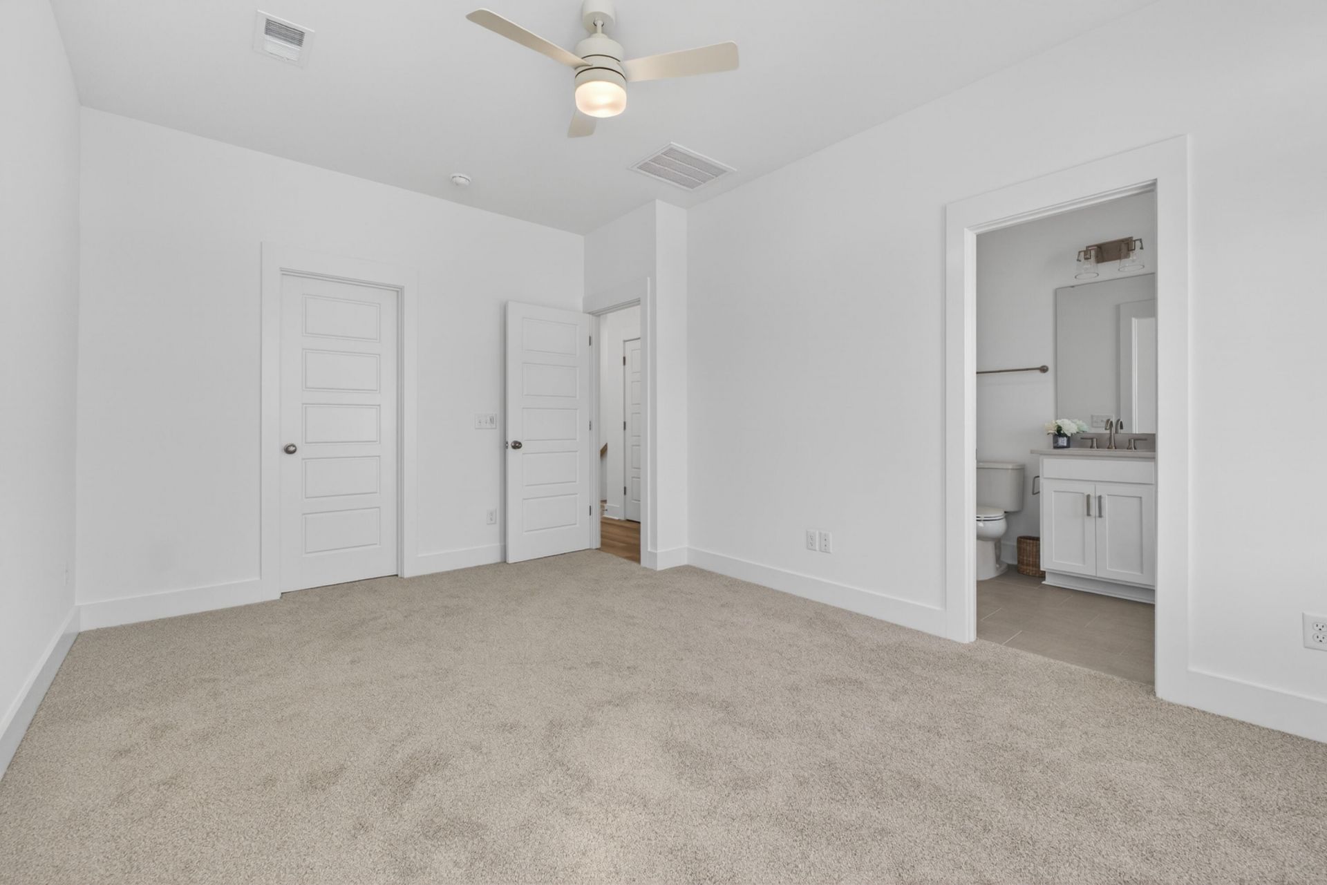 745 Blueway Avenue Photo 12