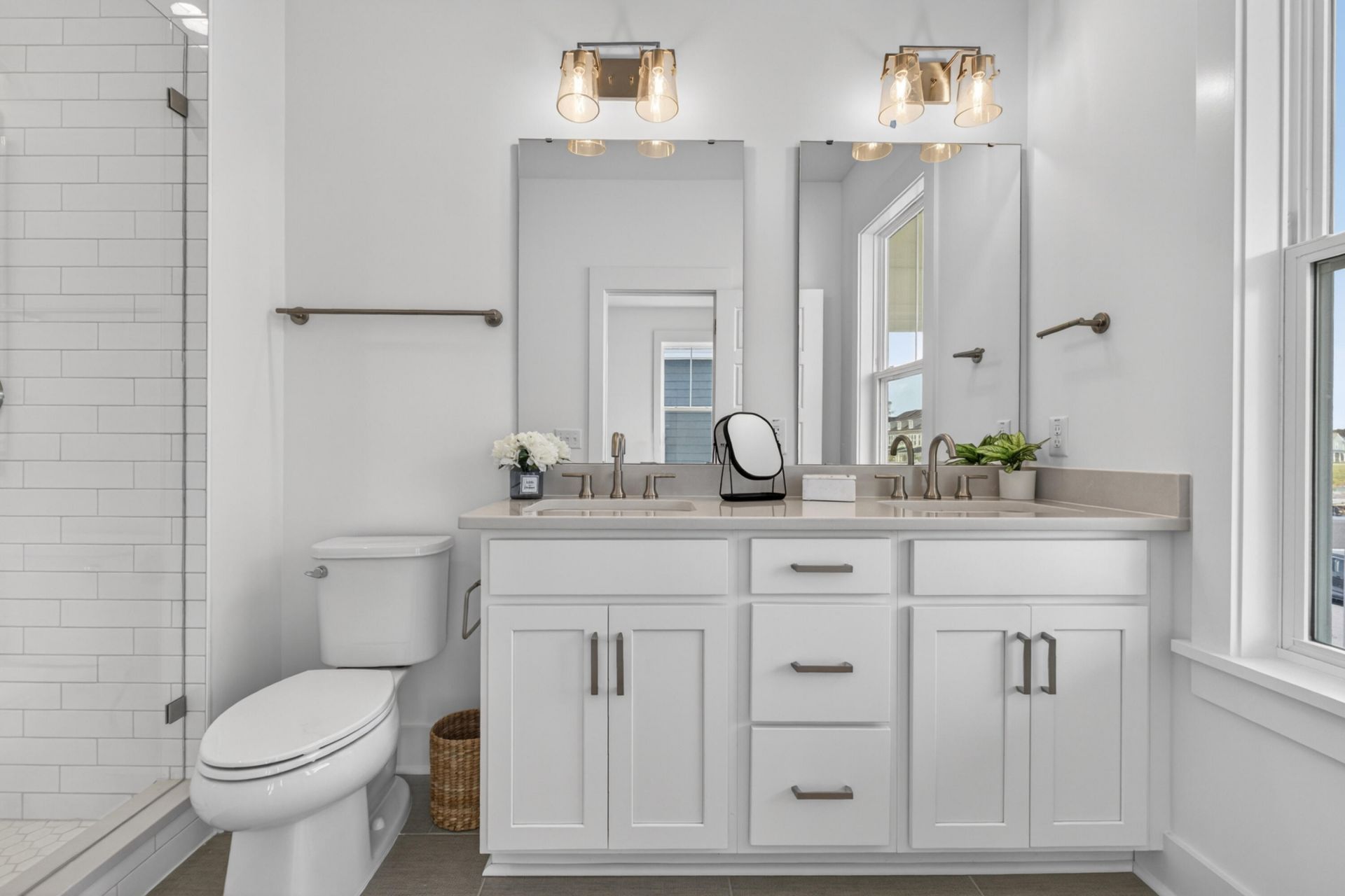 745 Blueway Avenue Photo 13