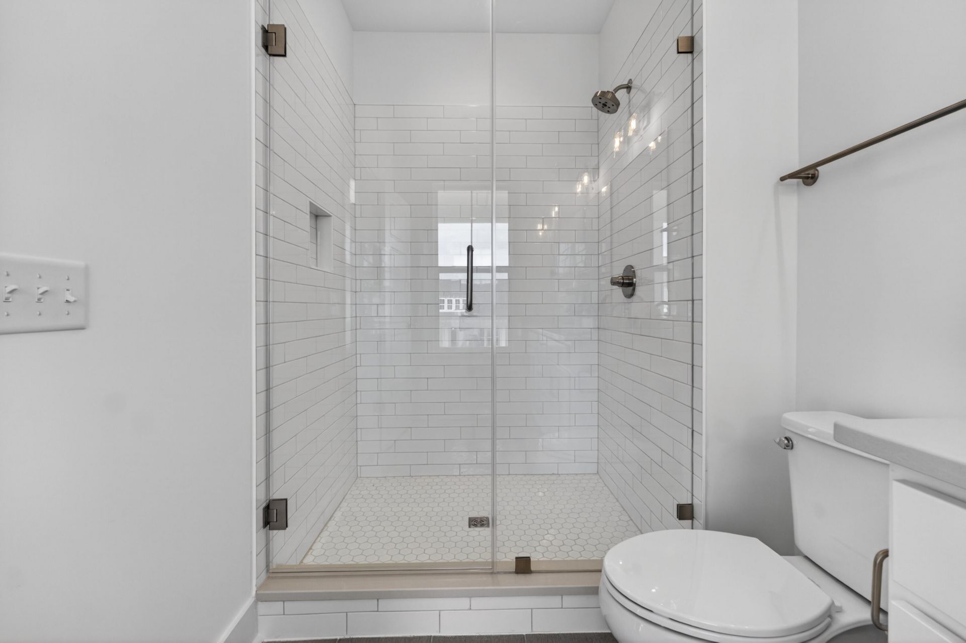 745 Blueway Avenue Photo 14