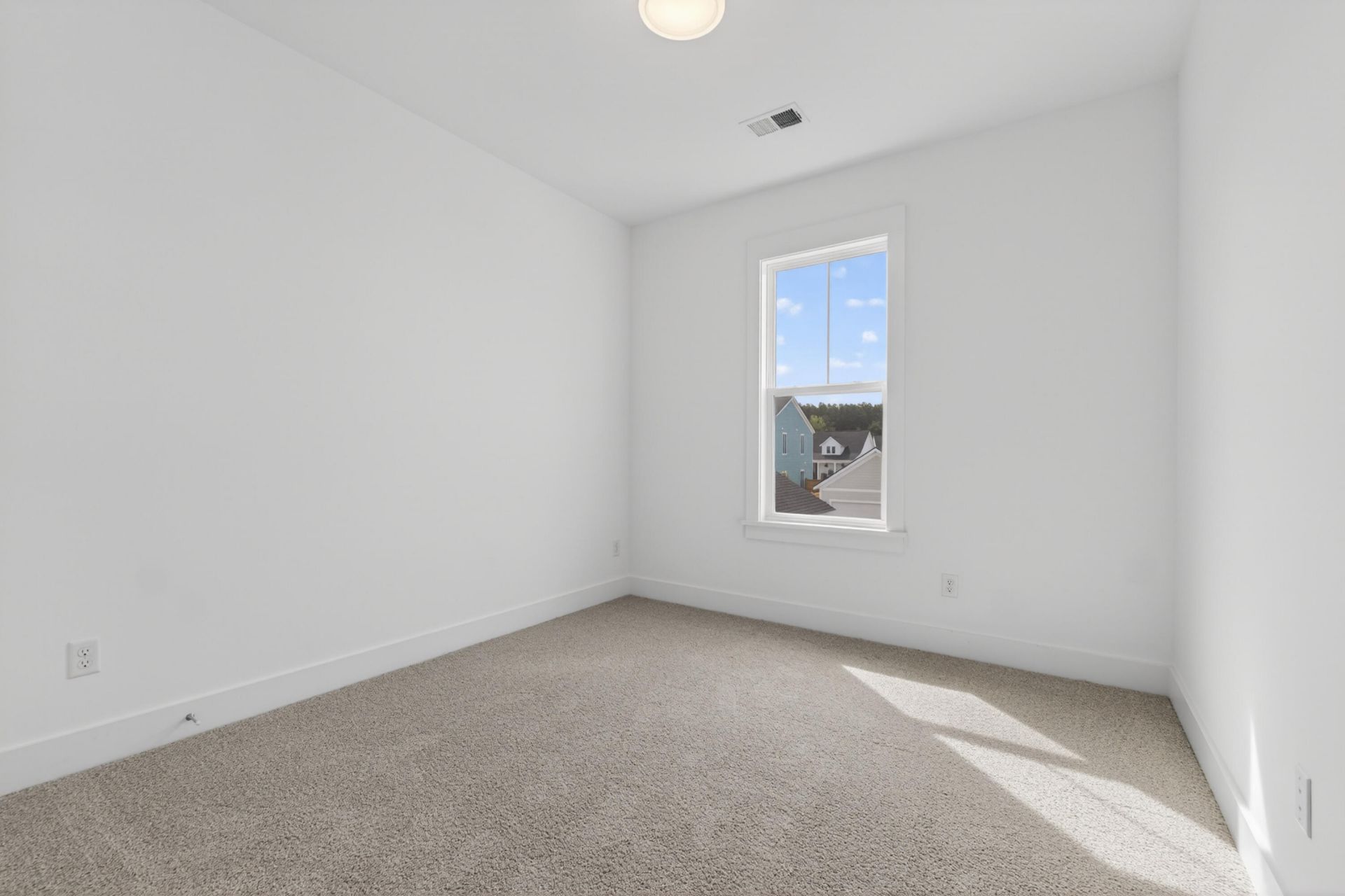 745 Blueway Avenue Photo 18