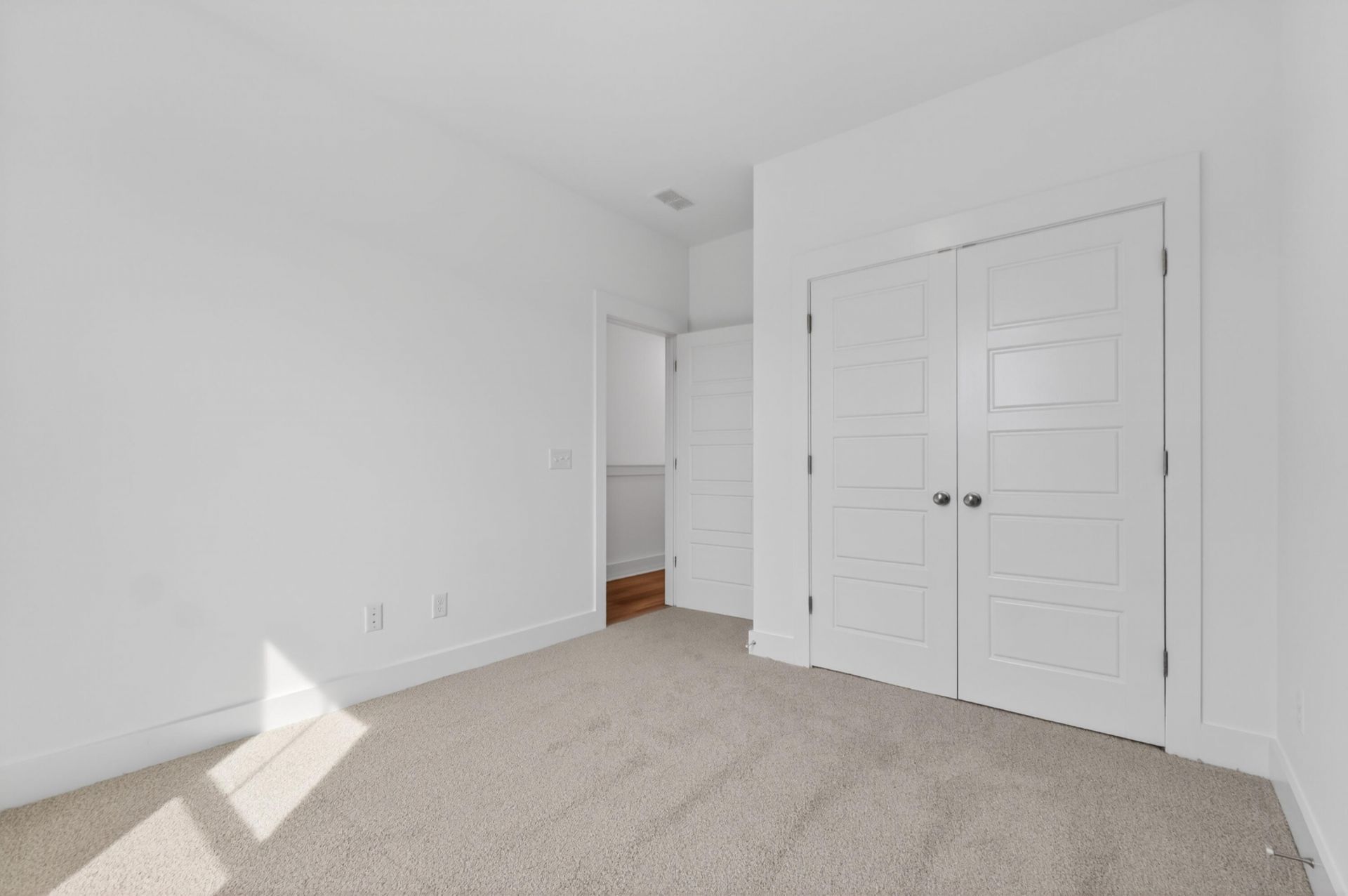 745 Blueway Avenue Photo 19