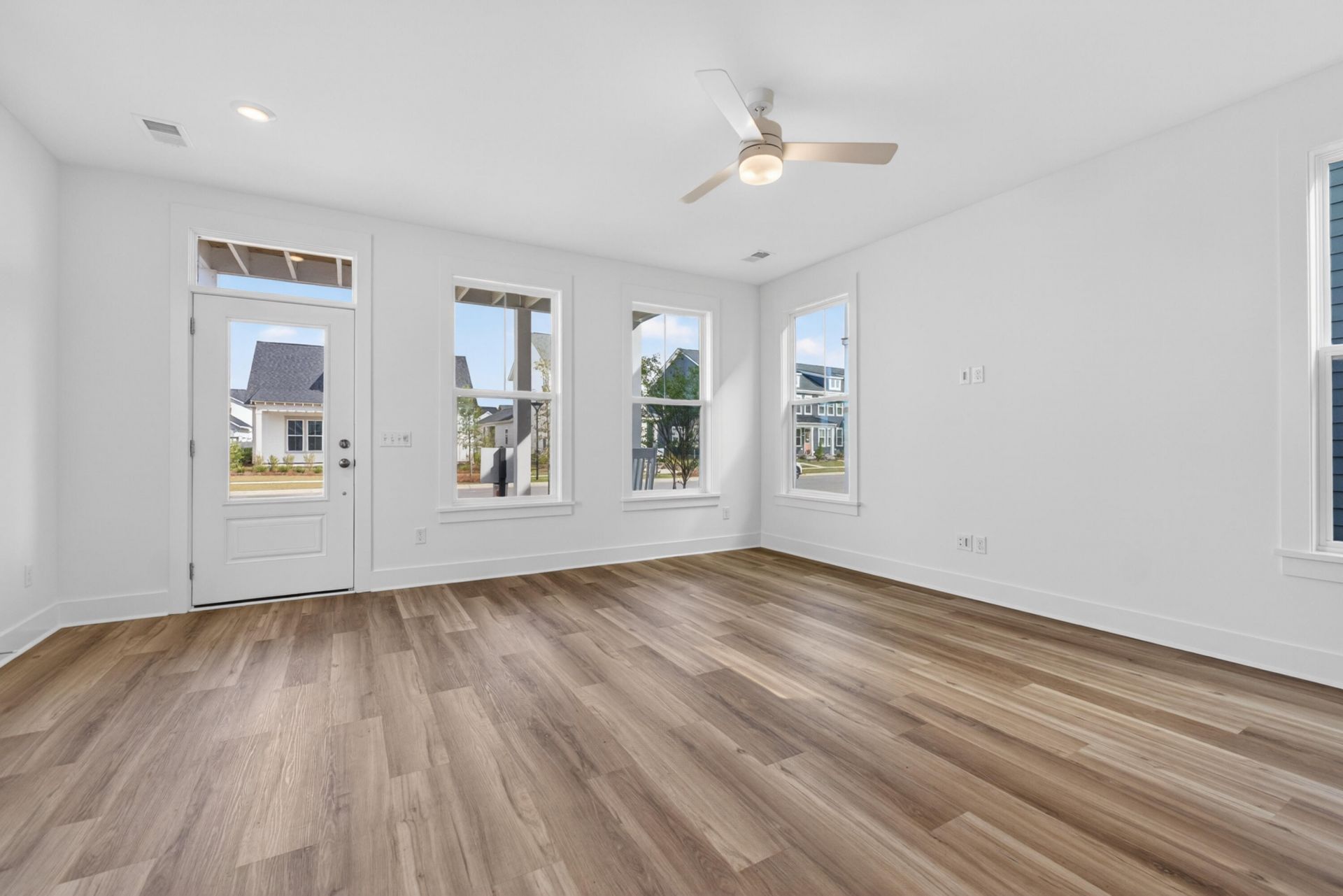 745 Blueway Avenue Photo 5