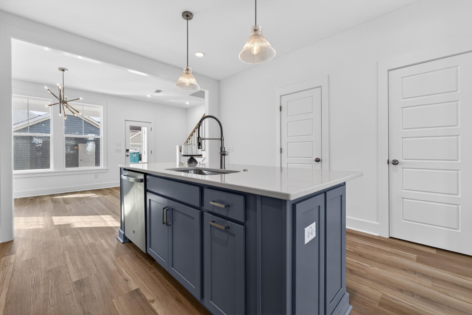 745 Blueway Avenue Photo 6