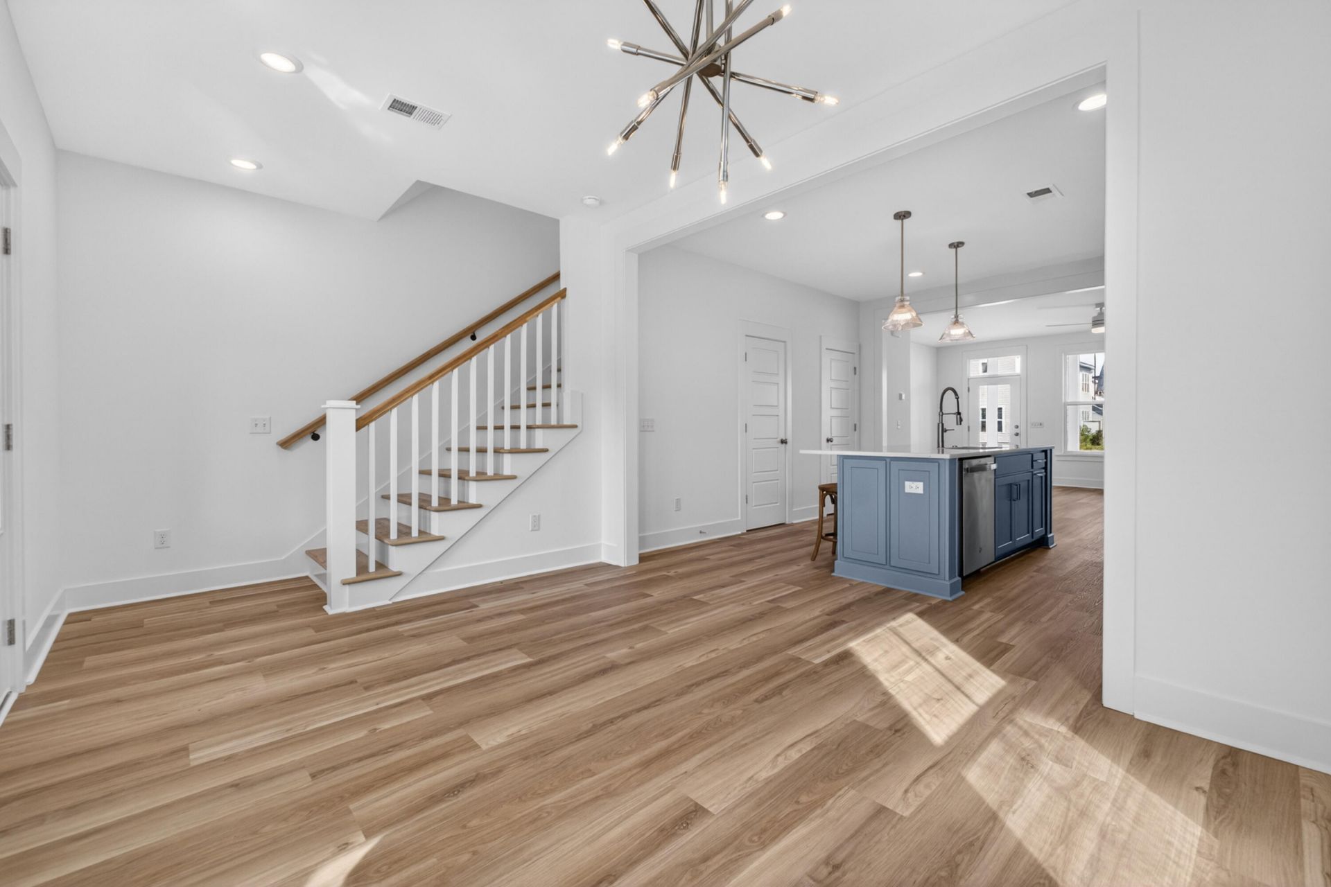 745 Blueway Avenue Photo 7