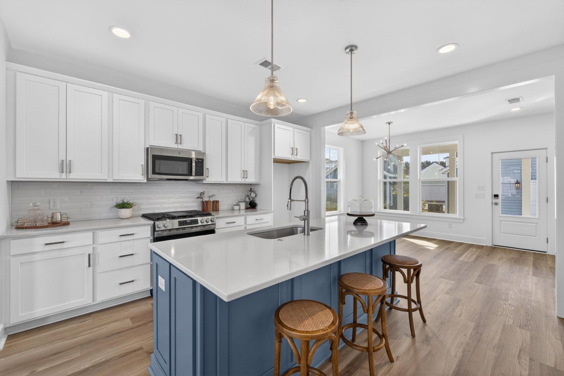 745 Blueway Avenue Photo 8