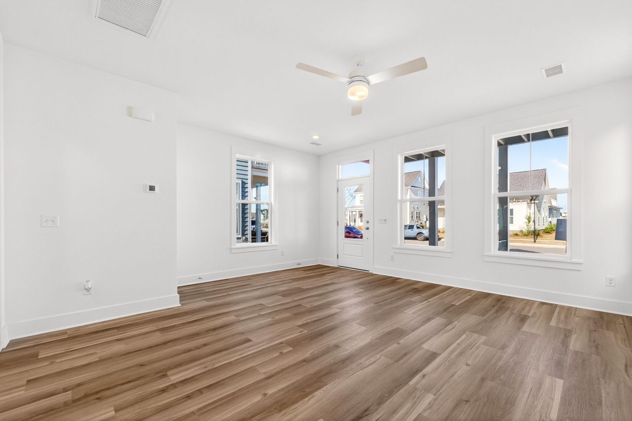 745 Blueway Avenue Photo 8