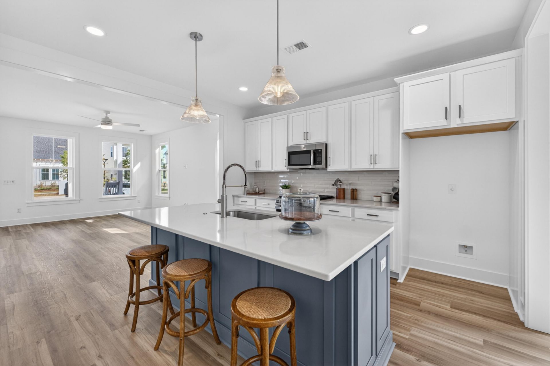 745 Blueway Avenue Photo 9