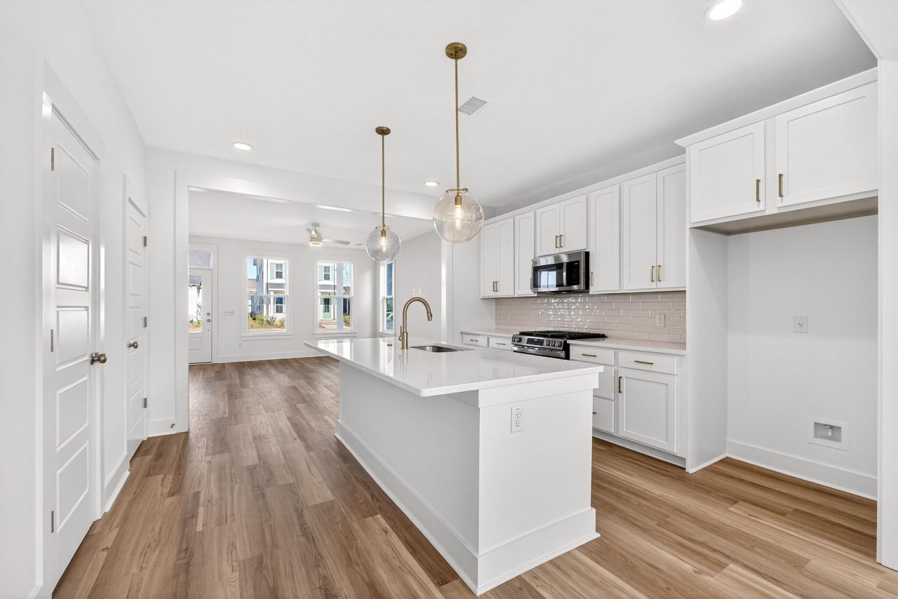 745 Blueway Avenue Photo 9