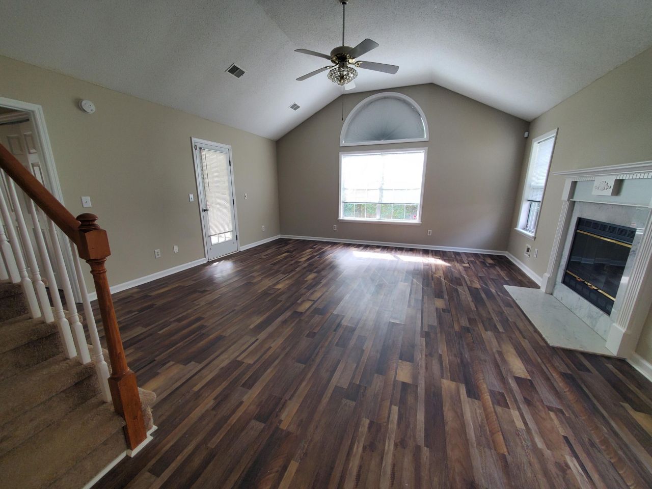 381 Arlington Drive Photo 4