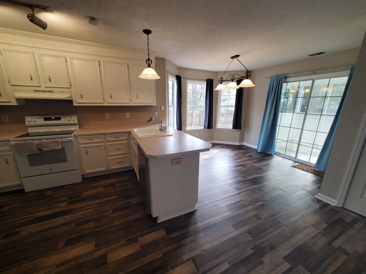 381 Arlington Drive Photo 5