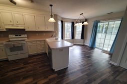 381 Arlington Drive photo 4