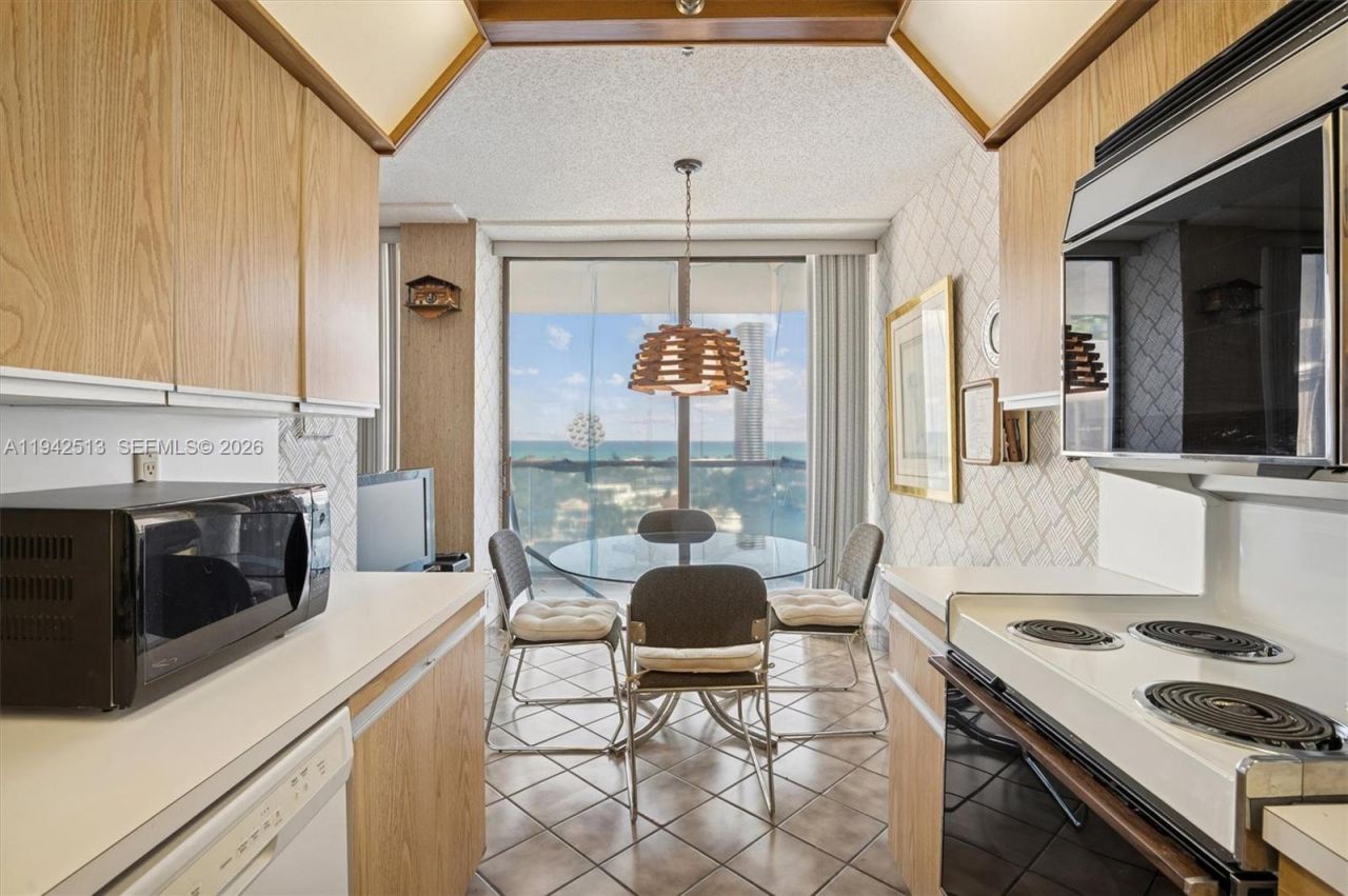 19707 Turnberry Way, Unit 14F, Aventura, FL 33180 Photo