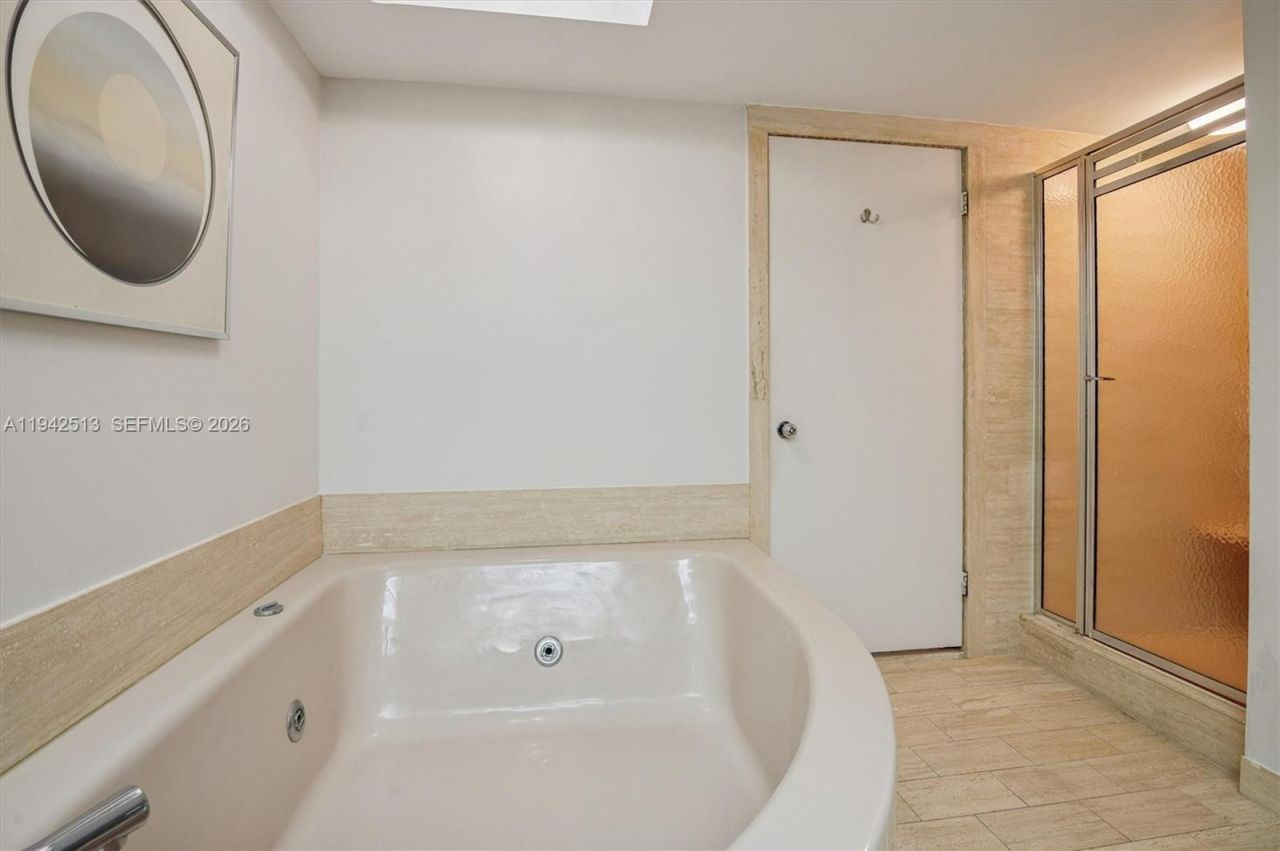 19707 Turnberry Way, Unit 14F, Aventura, FL 33180 Photo