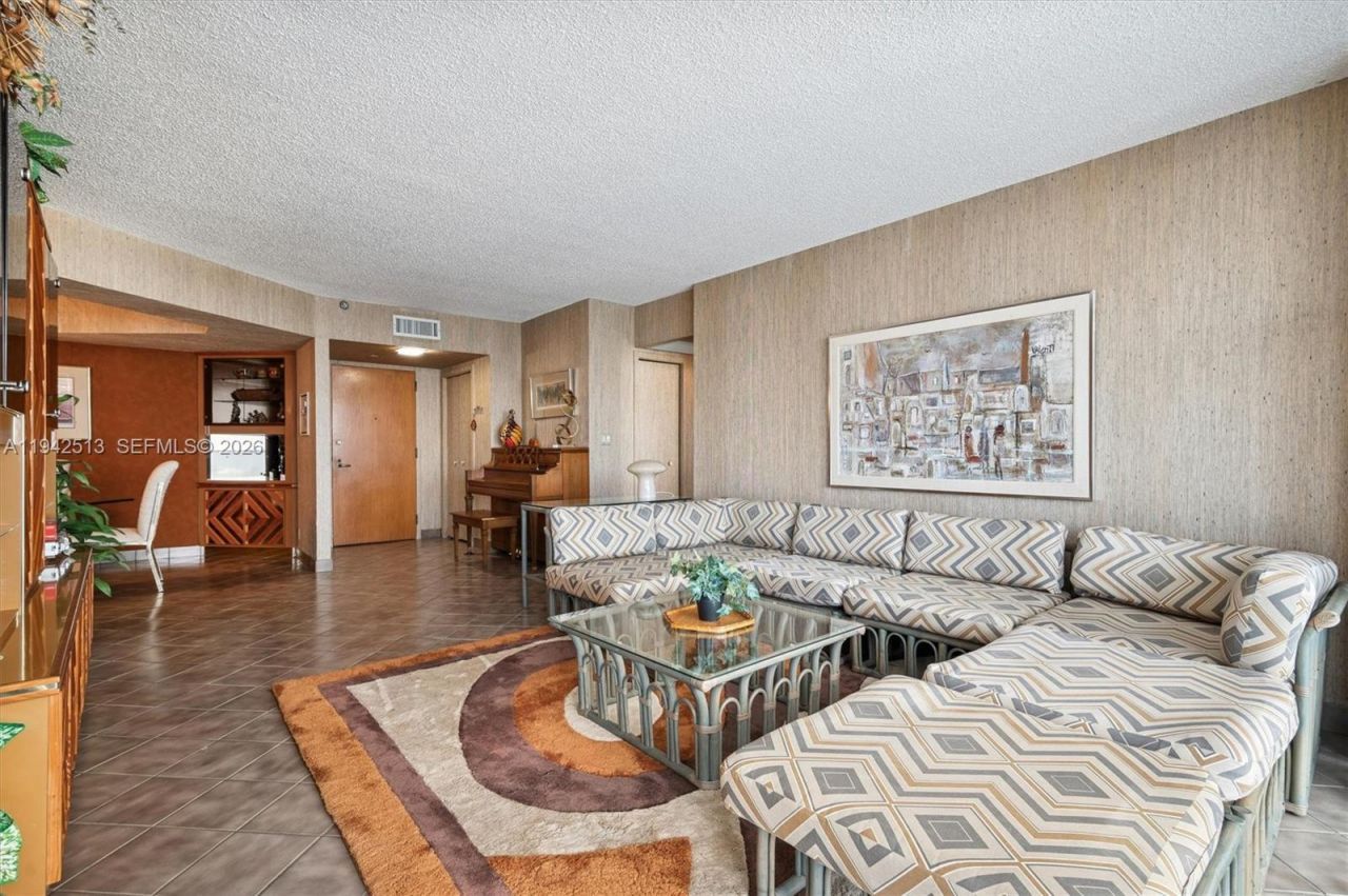 19707 Turnberry Way, Unit 14F, Aventura, FL 33180 Photo