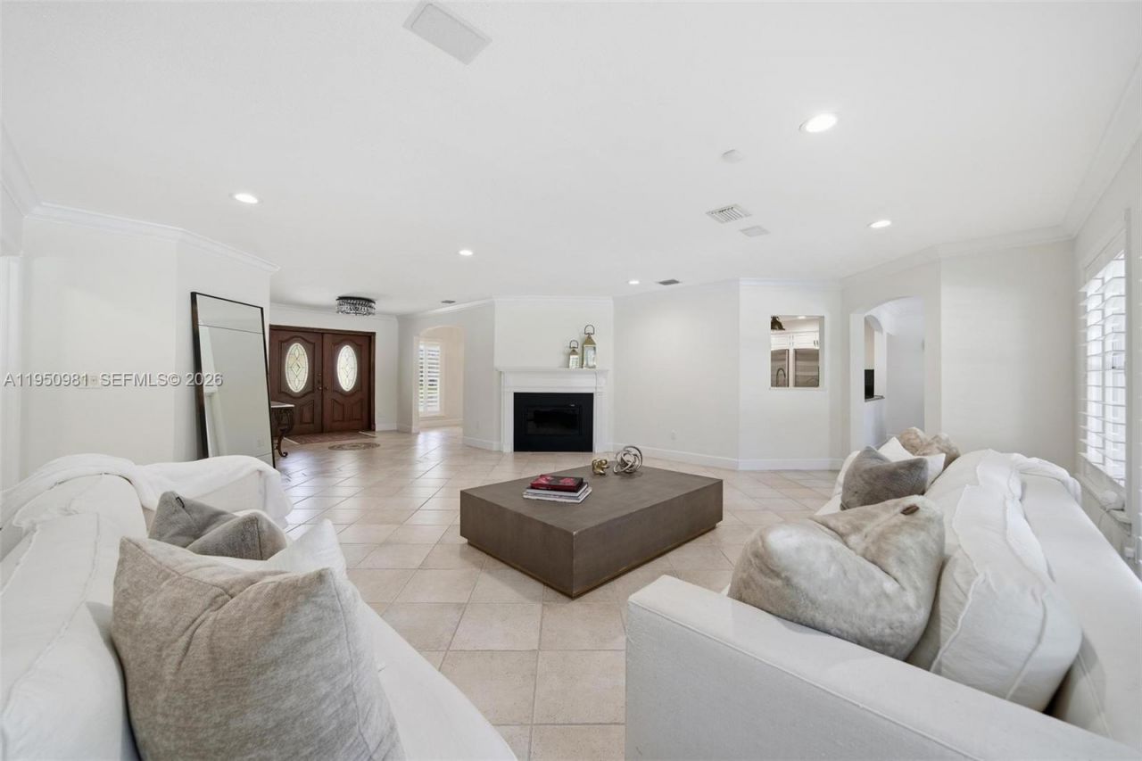 6801 SW 126th Ter, Pinecrest, FL 33156 Photo