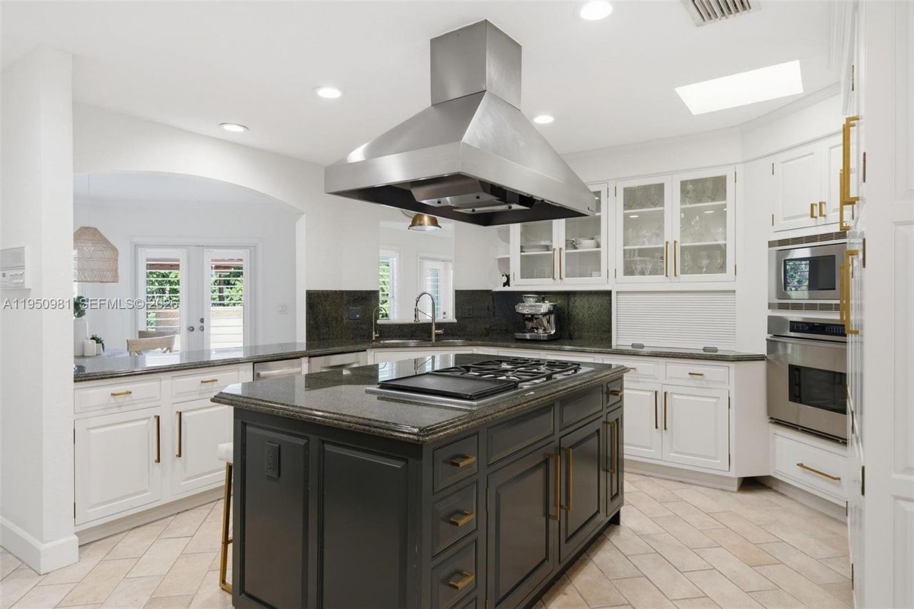 6801 SW 126th Ter, Pinecrest, FL 33156 Photo