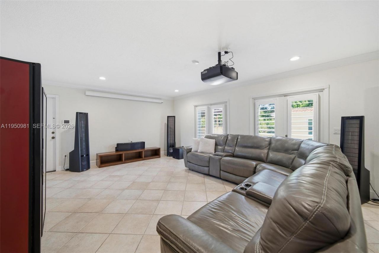 6801 SW 126th Ter, Pinecrest, FL 33156 Photo