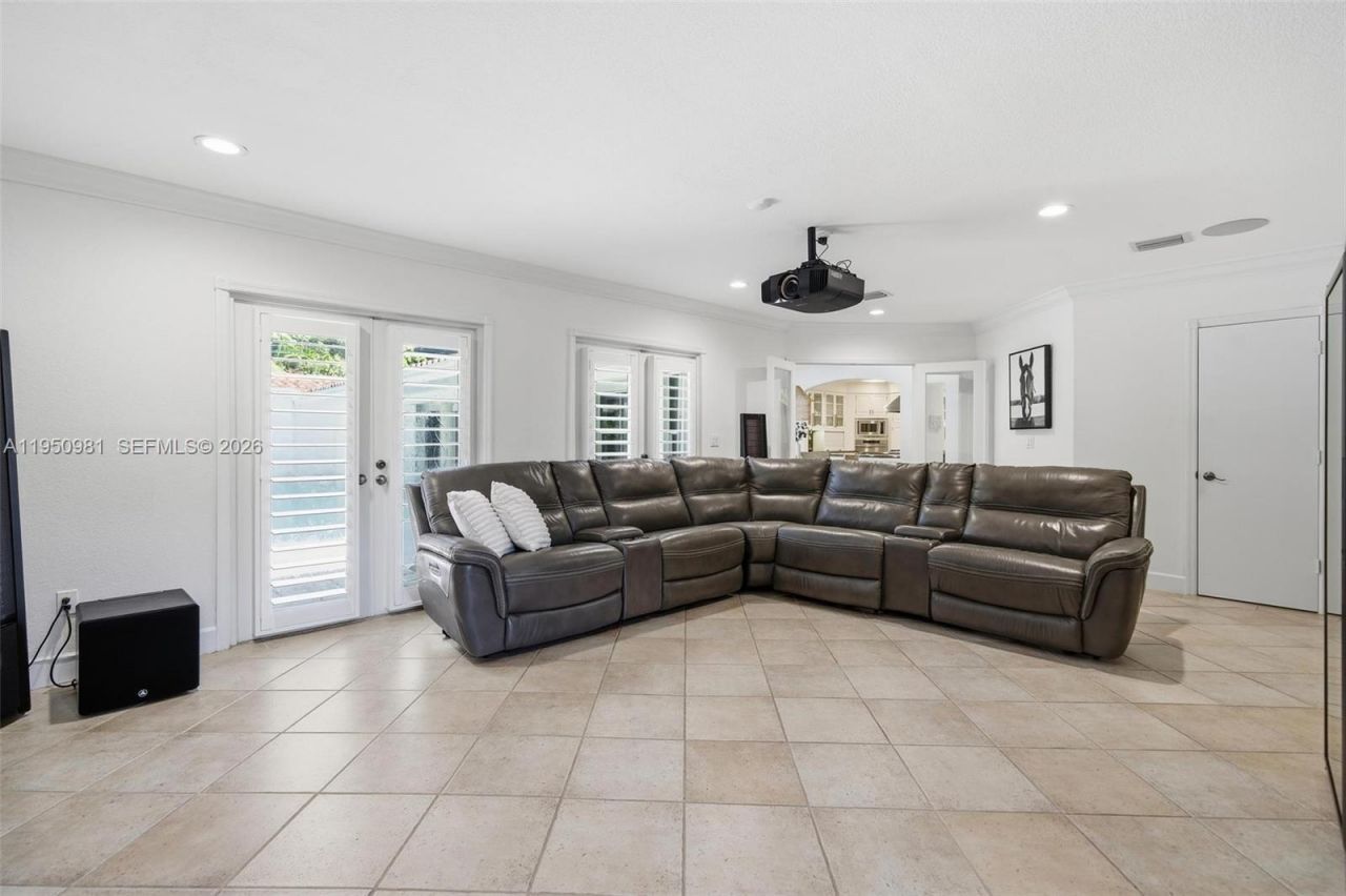 6801 SW 126th Ter, Pinecrest, FL 33156 Photo