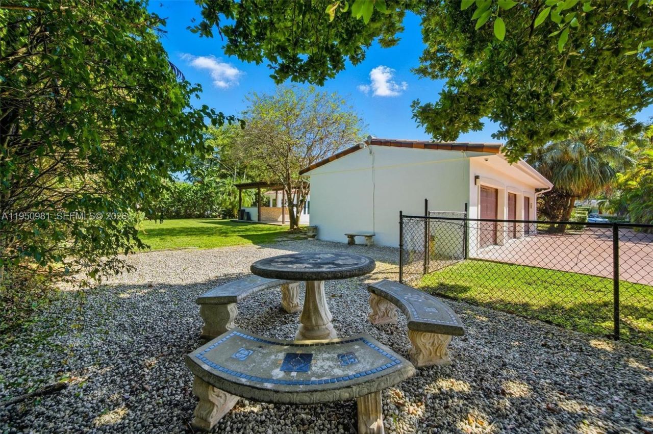 6801 SW 126th Ter, Pinecrest, FL 33156 Photo