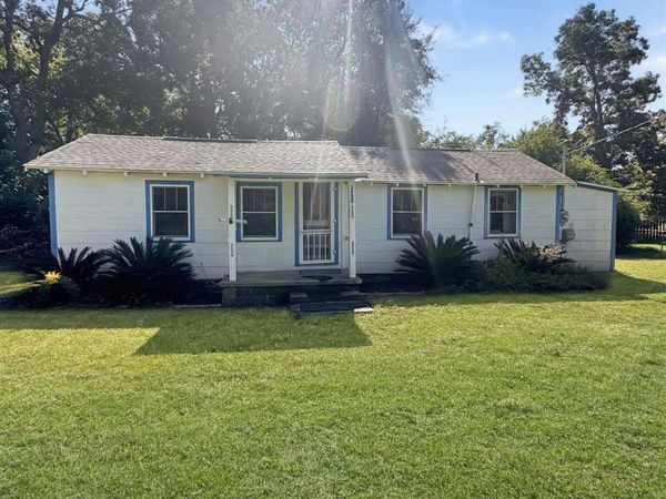 3020 Woodbury Cir, Cantonment, FL 32533