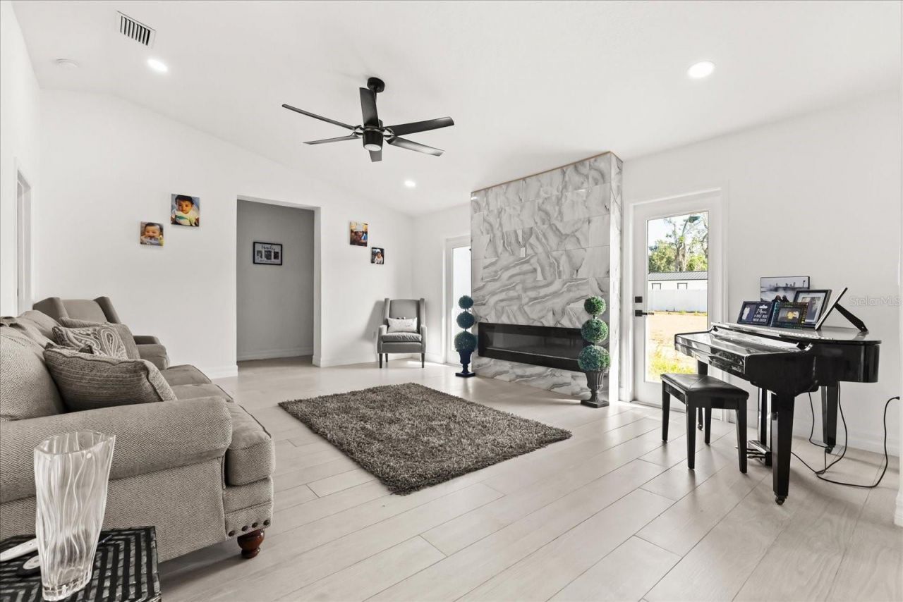 812 Chastain Road, Seffner, FL 33584 Photo