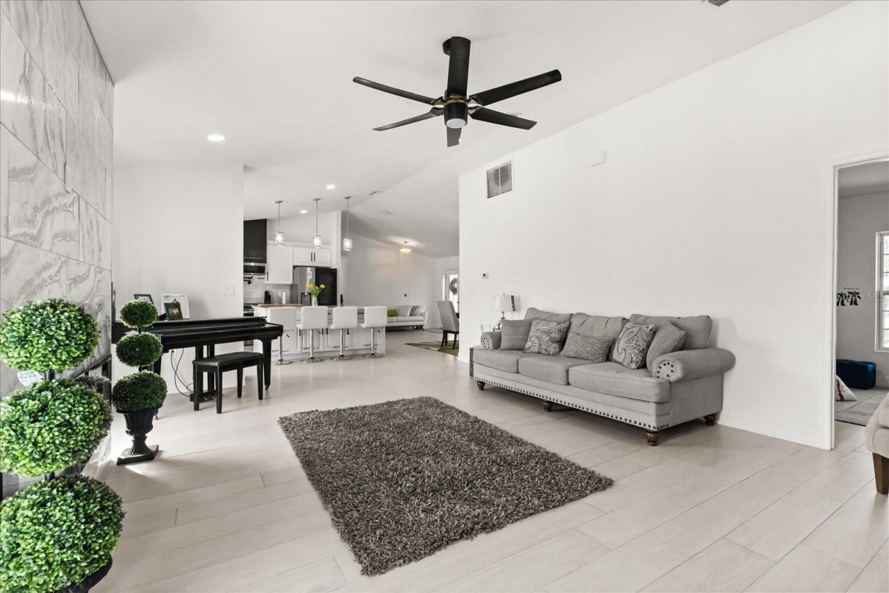 812 Chastain Road, Seffner, FL 33584 Photo