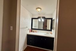 2251 Hillcrest Avenue photo 4