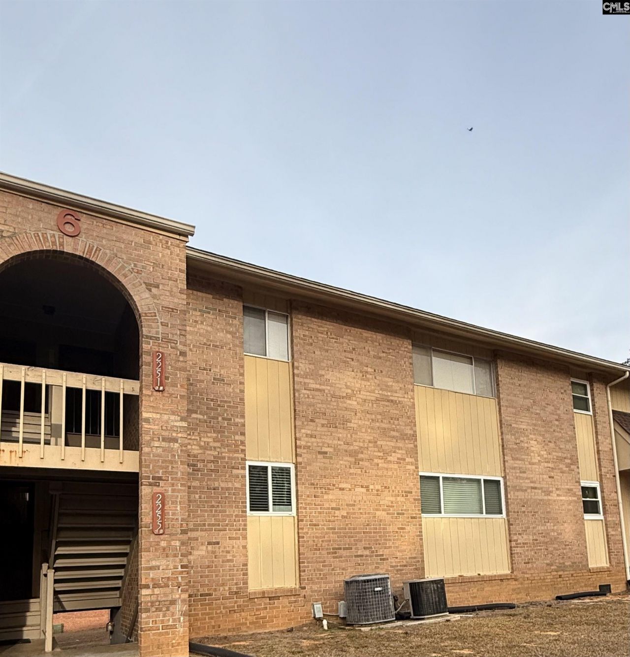 2251 Hillcrest Avenue Photo 7