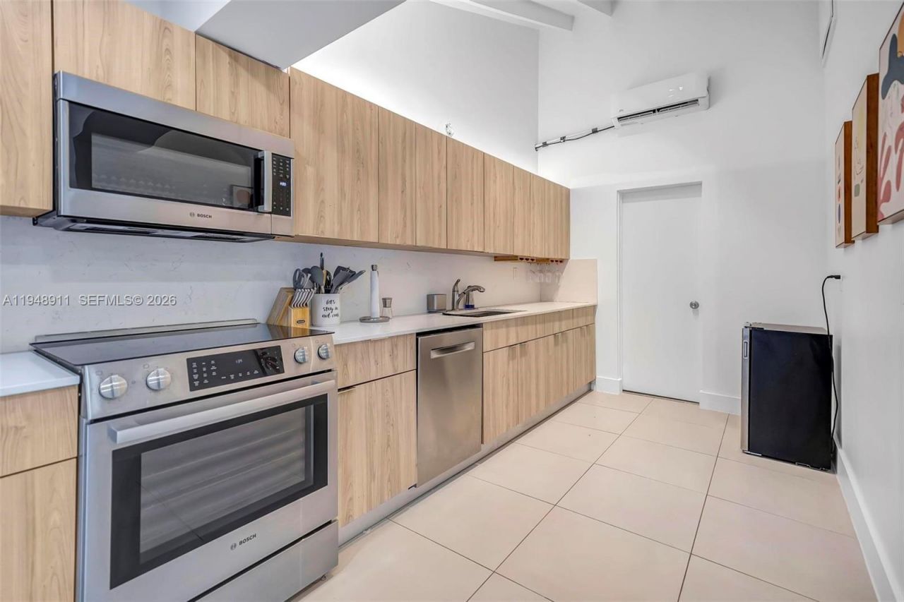 870 NE 82nd St, Miami, FL 33138 Photo