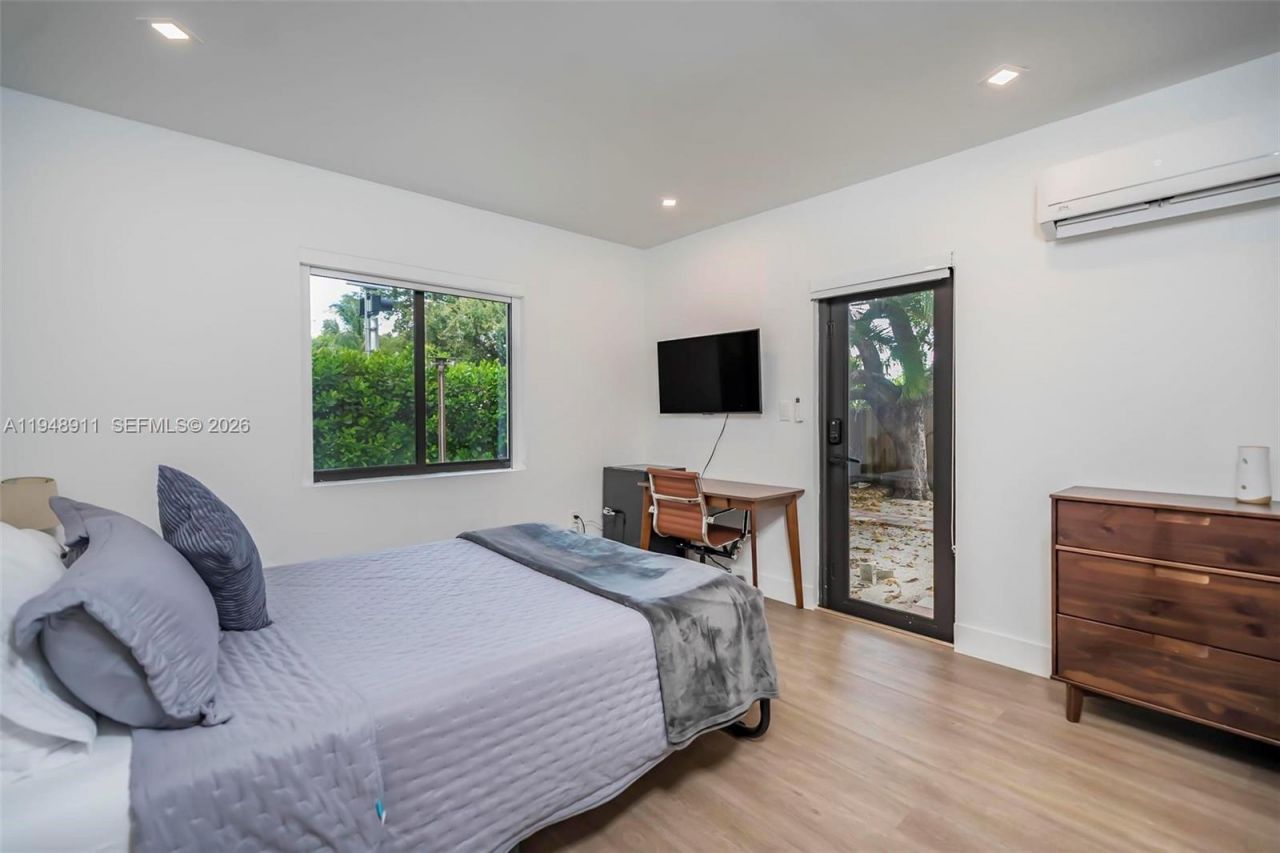 870 NE 82nd St, Miami, FL 33138 Photo