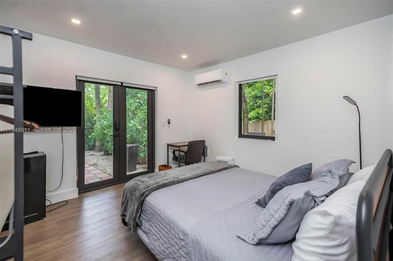 870 NE 82nd St, Miami, FL 33138 Photo