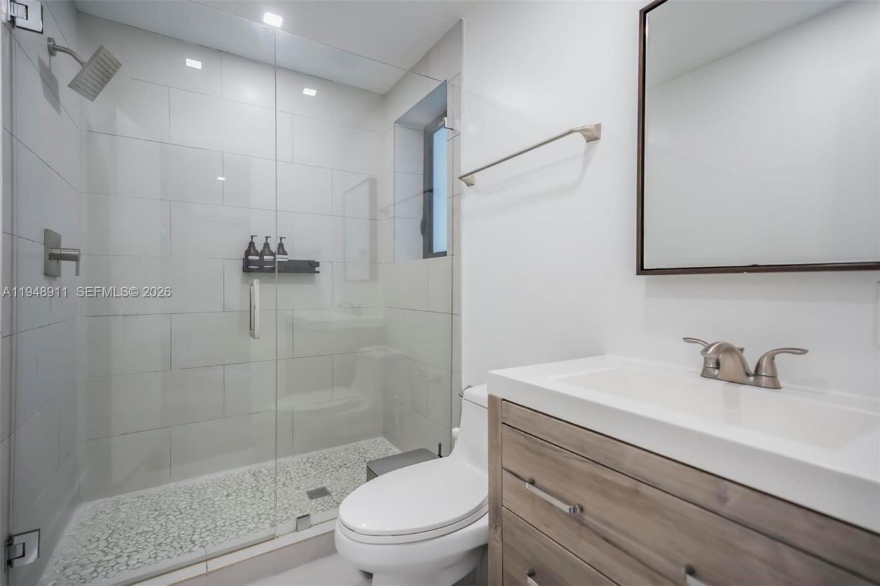 870 NE 82nd St, Miami, FL 33138 Photo