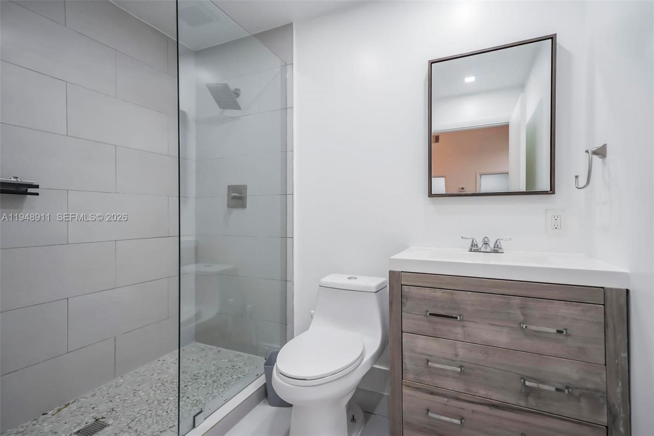 870 NE 82nd St, Miami, FL 33138 Photo