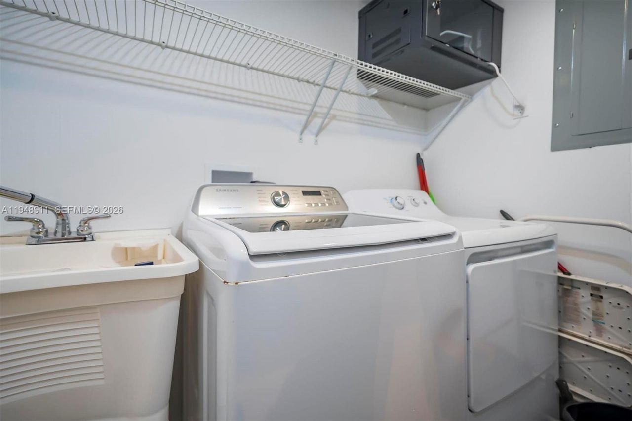 870 NE 82nd St, Miami, FL 33138 Photo