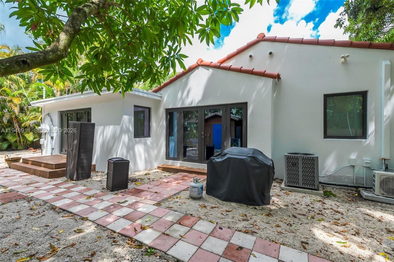 870 NE 82nd St, Miami, FL 33138 Photo