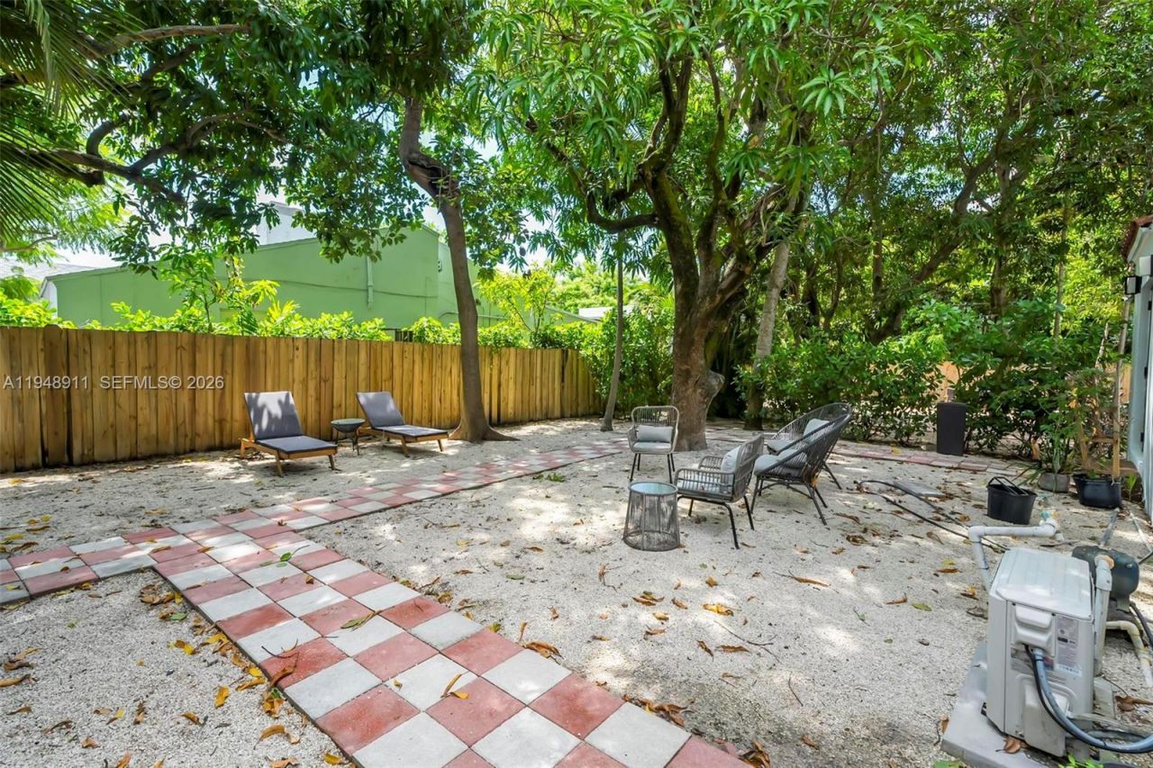 870 NE 82nd St, Miami, FL 33138 Photo