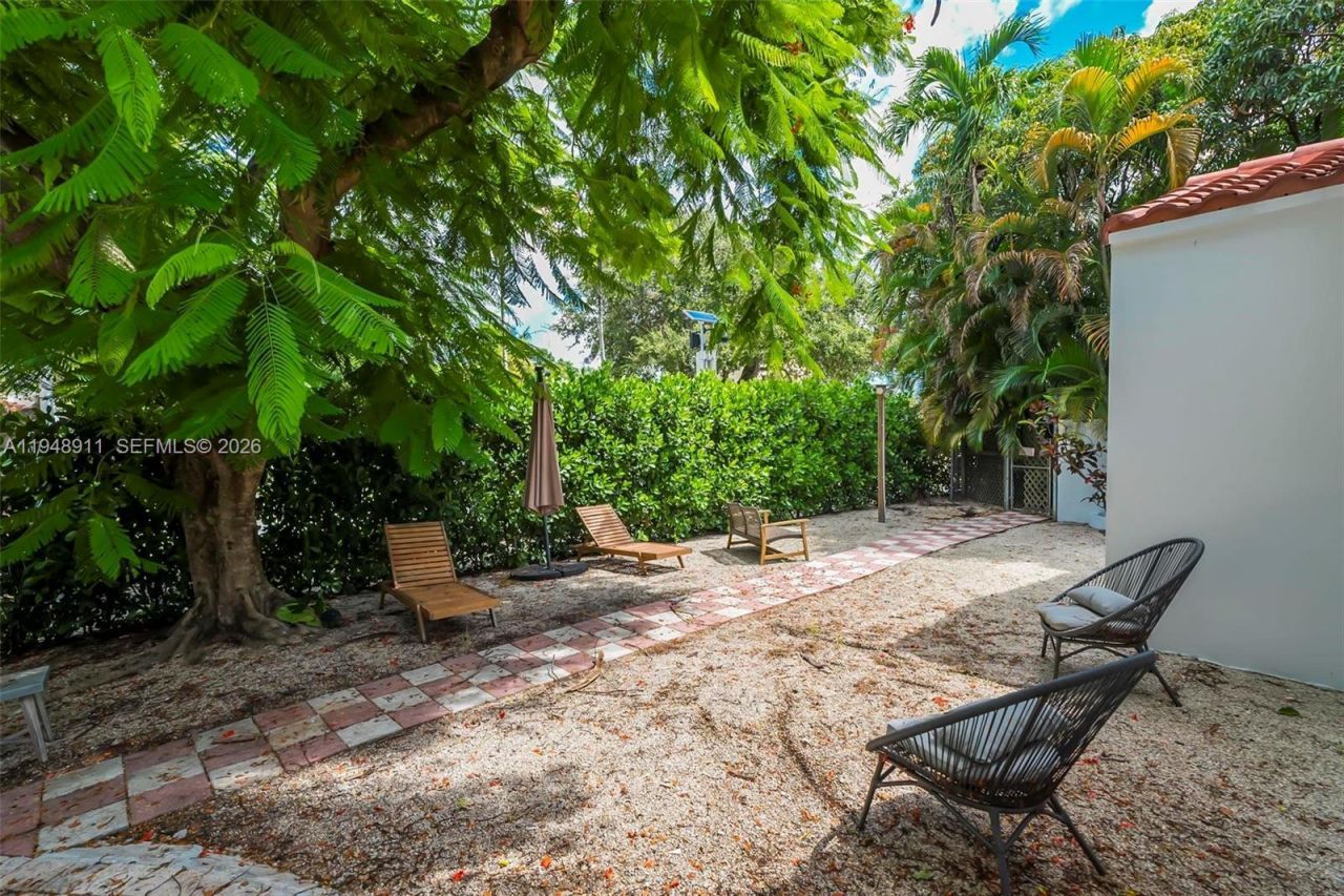 870 NE 82nd St, Miami, FL 33138 Photo