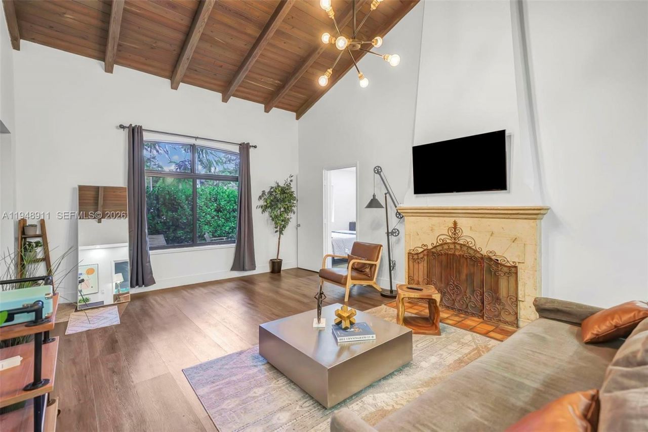 870 NE 82nd St, Miami, FL 33138 Photo