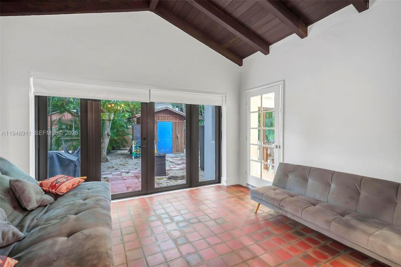 870 NE 82nd St, Miami, FL 33138 Photo