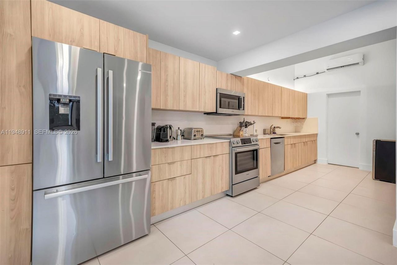 870 NE 82nd St, Miami, FL 33138 Photo