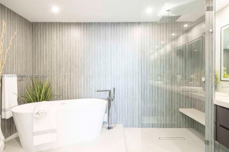 540 West Ave , Unit 411, Miami Beach, FL 33139 Photo