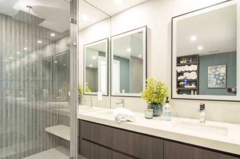 540 West Ave , Unit 411, Miami Beach, FL 33139 Photo