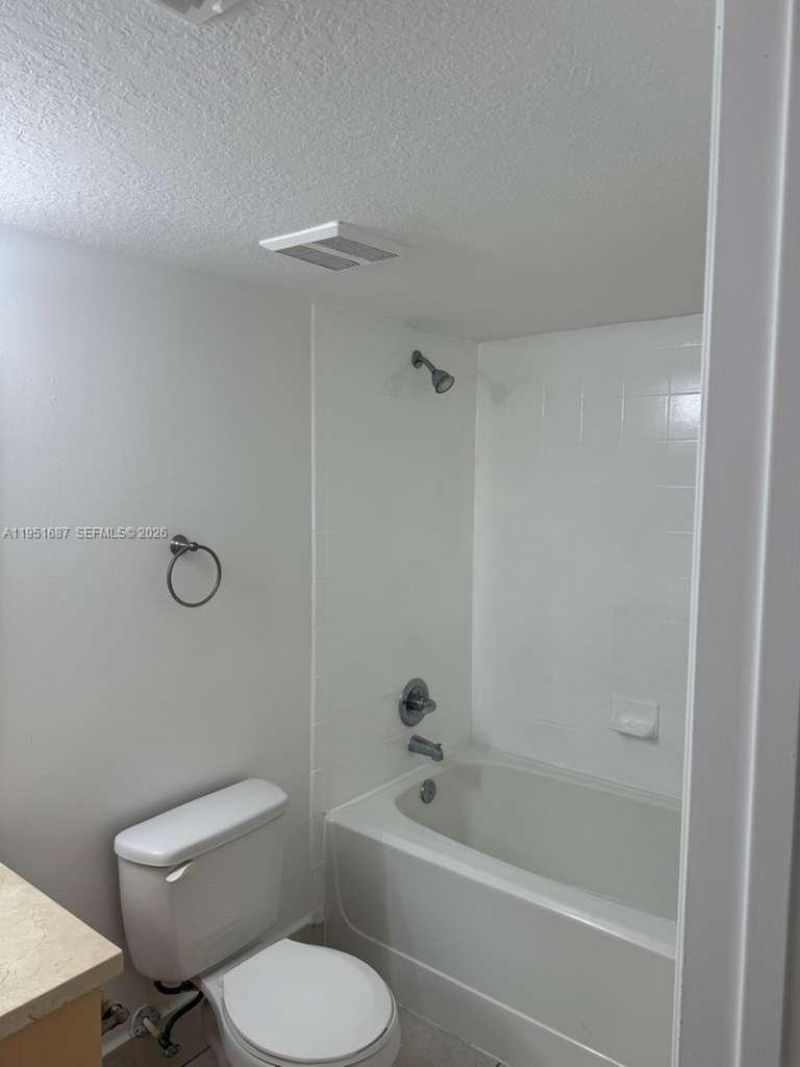 4211 San Marino Blvd, Unit 301, West Palm Beach, FL 33409 Photo