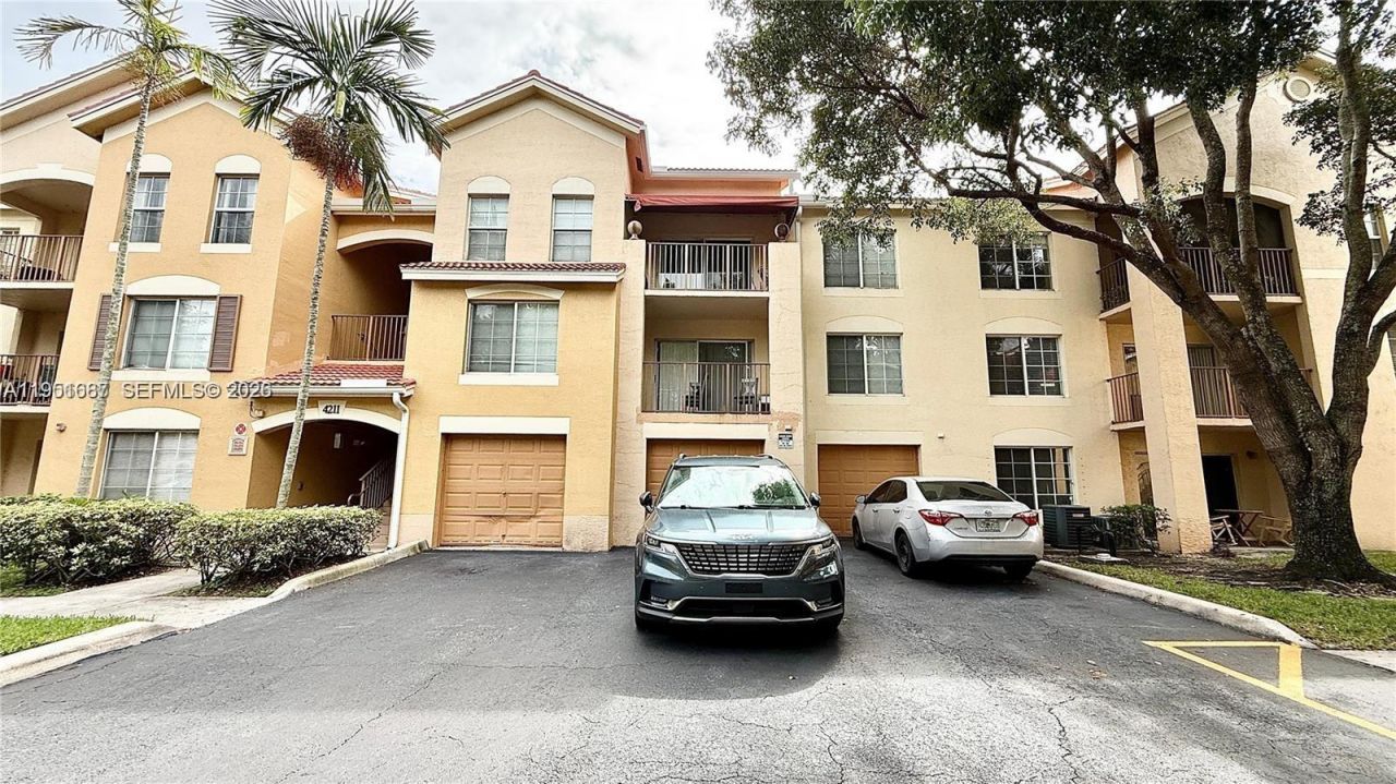 4211 San Marino Blvd, Unit 301, West Palm Beach, FL 33409 Photo